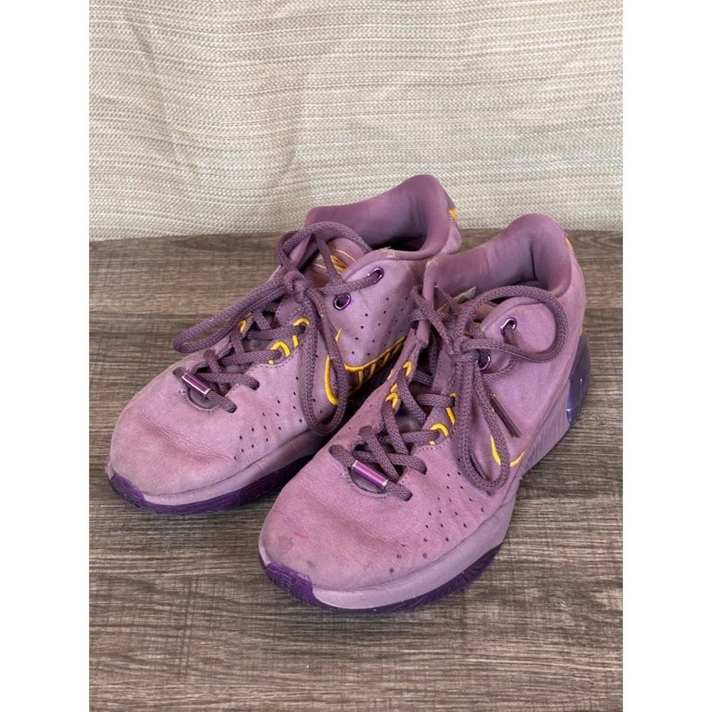 Nike LeBron 20 Violet Dust Metallic Gold Purple Cosmos Size 6Y Basketball Shoes